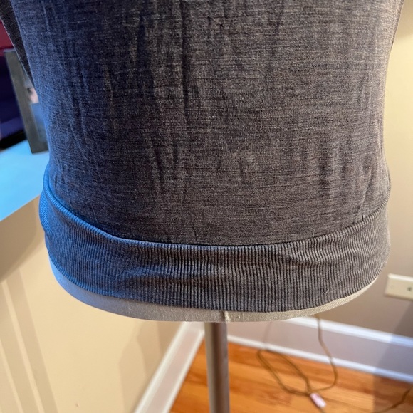 Banana Republic silk sleeveless top - Picture 5 of 5